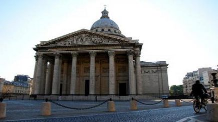 4-hour Paris Small Group Tour with Cheese, Charcuterie, & Wine Tasting