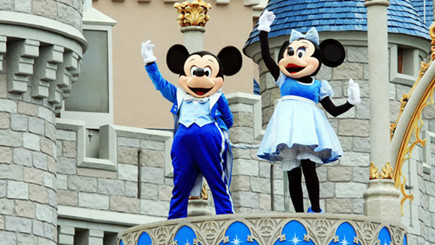 5-Day Grand Canyon West, Disneyland & Universal Studios Tour from Las Vegas **Stay One Night inside West Grand Canyon**