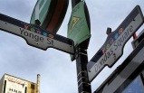 3 Hours Toronto Highs & Lows Small Group Tour with Beer Tasting